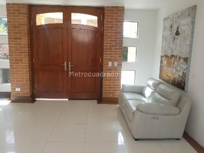 Casa de 4 alcobas en venta en San Sebastian, Bogotá, 600 m² · foto 2 de 15