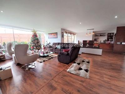 Casa de 5 alcobas en venta en San Jose De Bavaria, Bogotá, 830 m² · foto 3 de 20