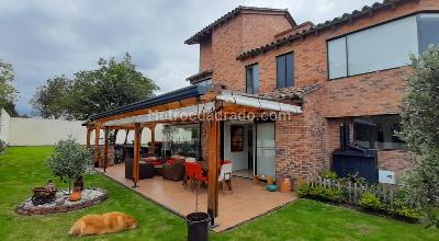 Casa de 4 alcobas en venta en San Jose De Bavaria, Bogotá, 800 m² · foto 2 de 20