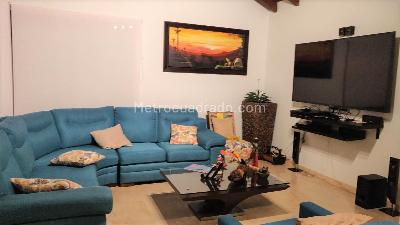Casa de 4 alcobas en venta en San Jose De Bavaria, Bogotá, 800 m² · foto 4 de 20