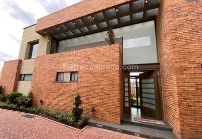 Casa de 4 alcobas en venta en San Jose De Bavaria, Bogotá, 900 m² · foto 4 de 20