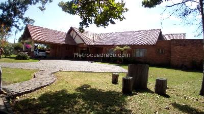 Casa de 4 alcobas en venta en San Jose De Bavaria, Bogotá, 2000 m² · foto 2 de 20