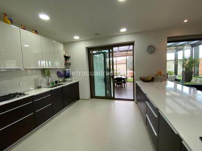Casa de 4 alcobas en venta en San Jose De Bavaria, Bogotá, 900 m² · foto 8 de 20