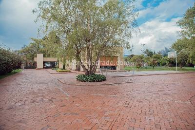 Casa de 4 alcobas en venta en San Jose De Bavaria, Bogotá, 600 m² · foto 19 de 20
