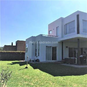 Casa de 4 alcobas en venta en San Simon Gaymaral, Bogotá, 1350 m² · foto 2 de 20