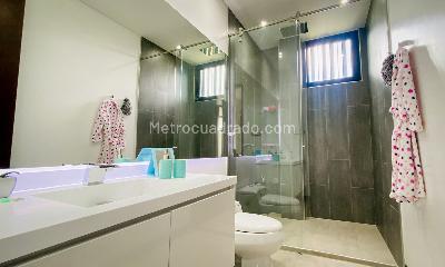 Casa de 4 alcobas en venta en Guaymaral, Bogotá, 1437 m² · foto 18 de 20