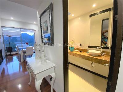 Apartamento de 3 alcobas en venta en Gratamira Colina Campestre, Bogotá, 190 m² · foto 3 de 20