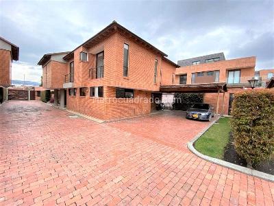 Casa de 5 alcobas en venta en San Jose De Bavaria, Bogotá, 520 m² · foto 2 de 20