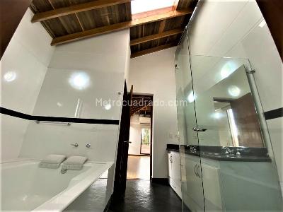 Casa de 5 alcobas en venta en San Jose De Bavaria, Bogotá, 520 m² · foto 17 de 20