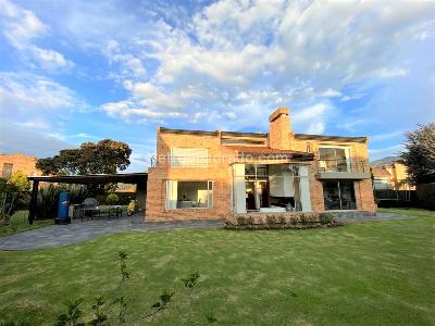 Casa de 4 alcobas en venta en Guaymaral San Simon, Bogotá, 1153 m² · foto 2 de 19