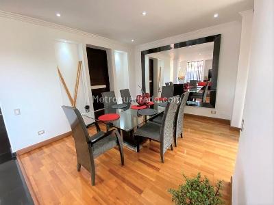 Casa de 3 alcobas en venta en San Jose De Bavaria, Bogotá, 800 m² · foto 3 de 20