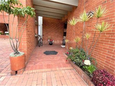 Casa de 3 alcobas en venta en San Jose De Bavaria, Bogotá, 800 m² · foto 19 de 20