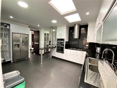 Casa de 3 alcobas en venta en San Jose De Bavaria, Bogotá, 800 m² · foto 4 de 20