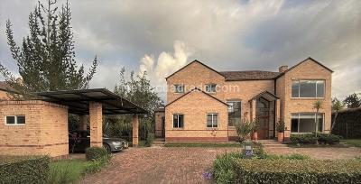 Casa de 4 alcobas en venta en San Simon Guaymaral, Bogotá, 1400 m² · foto 2 de 20