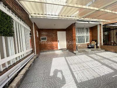 Casa de 4 alcobas en venta en Santa Helena De Baviera, Bogotá, 136 m² · foto 2 de 20