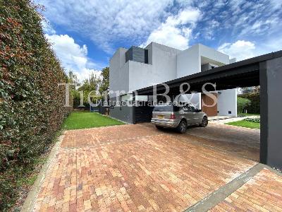 Casa de 4 alcobas en venta en San Simon Guaymaral, Bogotá, 1470 m² · foto 2 de 20