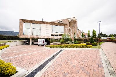 Casa de 5 alcobas en venta en Hacienda San Simon, Bogotá, 1500 m² · foto 2 de 20