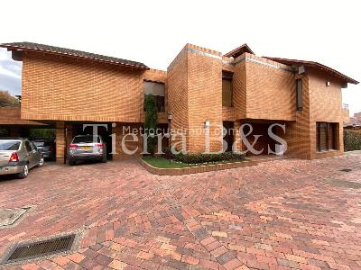 Casa de 4 alcobas en venta en San Jose De Bavaria, Bogotá, 800 m² · foto 2 de 20