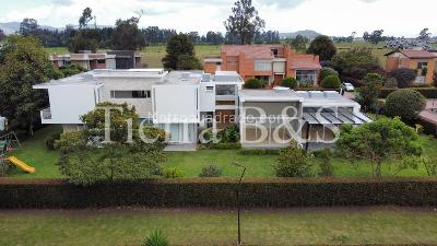 Casa de 4 alcobas en venta en Hacienda San Simon, Bogotá, 599 m² · foto 4 de 13