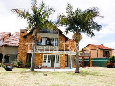 Casa de 3 alcobas en venta en San Jose De Bavaria, Bogotá, 800 m² · foto 2 de 20