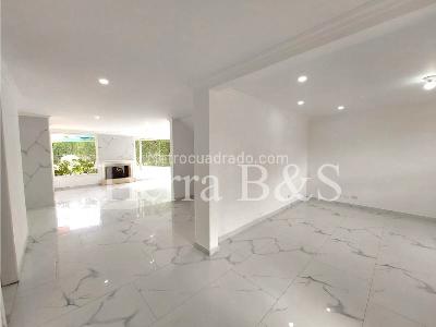 Casa de 3 alcobas en venta en San Jose De Bavaria, Bogotá, 800 m² · foto 4 de 20