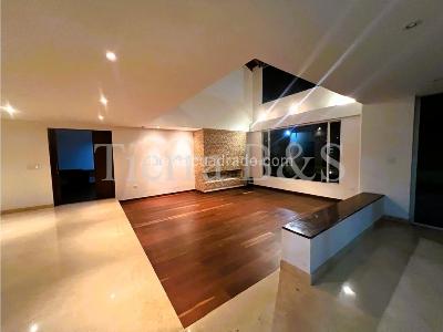 Casa de 4 alcobas en venta en San Jose De Bavaria, Bogotá, 950 m² · foto 3 de 20