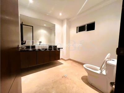 Casa de 4 alcobas en venta en San Jose De Bavaria, Bogotá, 950 m² · foto 4 de 20