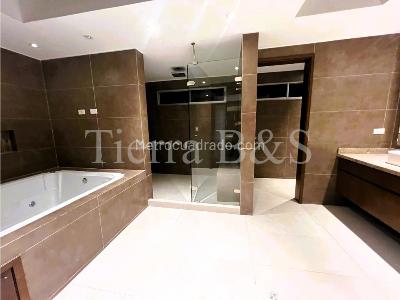 Casa de 4 alcobas en venta en San Jose De Bavaria, Bogotá, 950 m² · foto 14 de 20