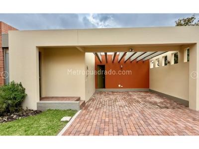 Casa de 4 alcobas en venta en Guaymaral, Bogotá, 1295 m² · foto 2 de 18