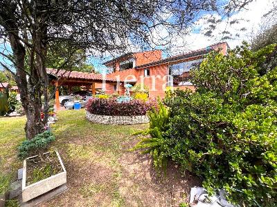 Casa de 5 alcobas en venta en San Jose De Bavaria, Bogotá, 800 m² · foto 1 de 19