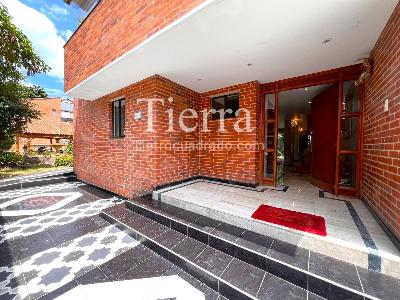 Casa de 5 alcobas en venta en San Jose De Bavaria, Bogotá, 800 m² · foto 2 de 19