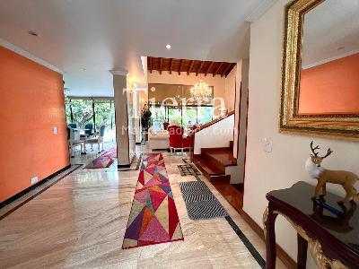 Casa de 5 alcobas en venta en San Jose De Bavaria, Bogotá, 800 m² · foto 3 de 19