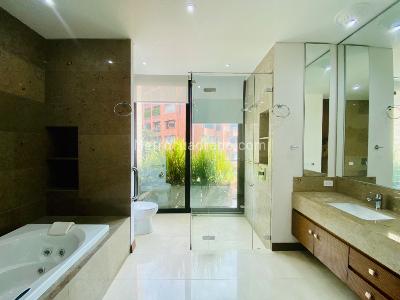 Apartamento de 4 alcobas en venta en Refugio Rosales, Bogotá, 436 m² · foto 18 de 20