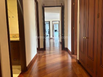Apartamento de 4 alcobas en venta en Santa Barbara Alta, Bogotá, 322 m² · foto 10 de 20