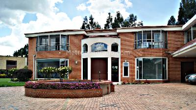Casa de 5 alcobas en venta en San Simon, Bogotá, 800 m² · foto 2 de 20