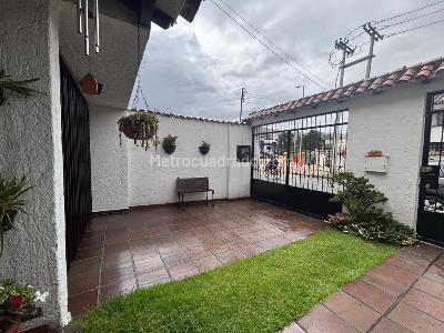 Casa de 5 alcobas en venta en Niza Norte, Bogotá, 309 m² · foto 3 de 20