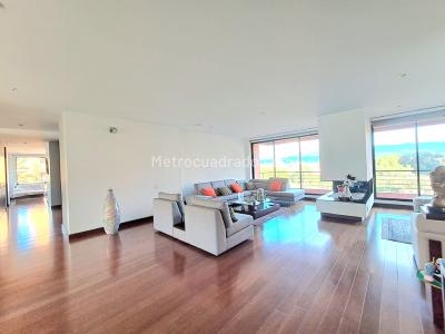 Apartamento de 3 alcobas en venta en Gratamira, Bogotá, 255 m² · foto 3 de 20