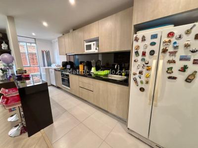Apartamento de 3 alcobas en venta en Santa Barbara Occidental, Bogotá, 107 m² · foto 2 de 20