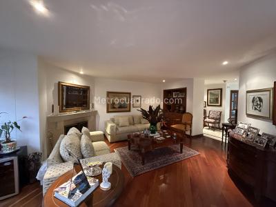 Apartamento de 3 alcobas en venta en Chico Navarra, Bogotá, 219 m² · foto 2 de 20