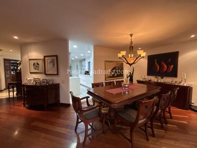 Apartamento de 3 alcobas en venta en Chico Navarra, Bogotá, 219 m² · foto 4 de 20