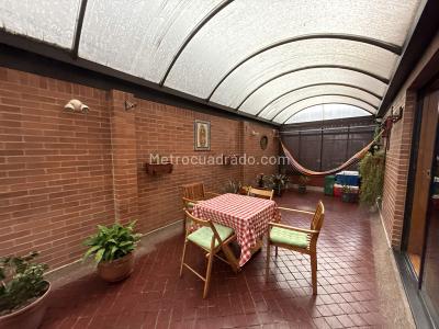 Apartamento de 3 alcobas en venta en Chico Navarra, Bogotá, 219 m² · foto 6 de 20