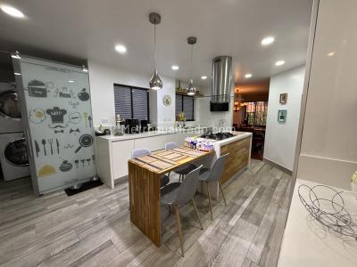 Apartamento de 3 alcobas en venta en Chico Navarra, Bogotá, 219 m² · foto 8 de 20