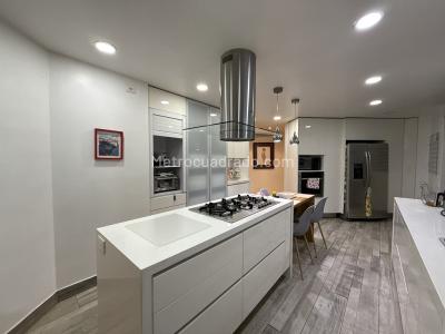 Apartamento de 3 alcobas en venta en Chico Navarra, Bogotá, 219 m² · foto 9 de 20