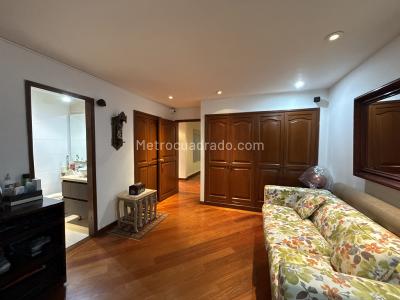 Apartamento de 3 alcobas en venta en Chico Navarra, Bogotá, 219 m² · foto 10 de 20