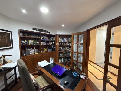 Apartamento de 3 alcobas en venta en Chico Navarra, Bogotá, 219 m² · foto 16 de 20