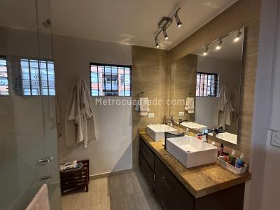 Apartamento de 3 alcobas en venta en Chico Navarra, Bogotá, 219 m² · foto 19 de 20
