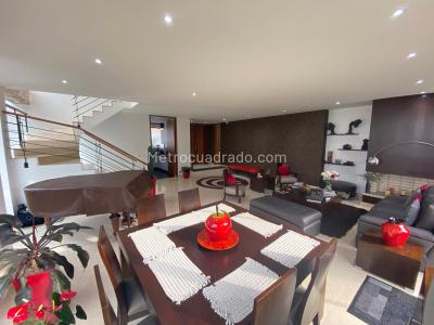 Casa de 4 alcobas en venta en Sotileza, Bogotá, 316 m² · foto 2 de 20