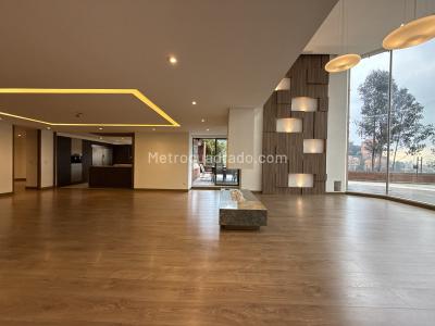 Apartamento de 4 alcobas en venta en Chico Alto, Bogotá, 450 m² · foto 2 de 20