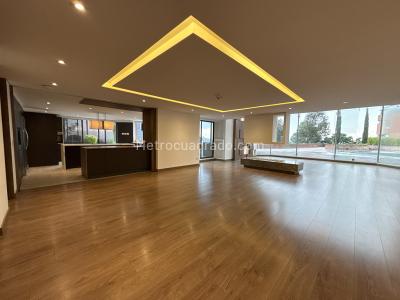 Apartamento de 4 alcobas en venta en Chico Alto, Bogotá, 450 m² · foto 3 de 20