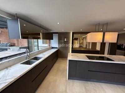 Apartamento de 4 alcobas en venta en Chico Alto, Bogotá, 450 m² · foto 7 de 20